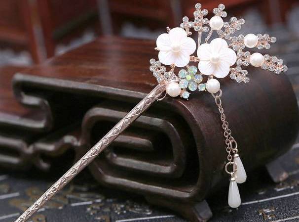 古代妇女戴的银簪子最初是做什么用的历史| 06-20 | 331个浏览古代