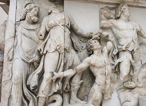 为什么古希腊的雕塑都是裸体的