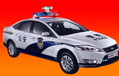 为什么警察去抓坏蛋的时候警车要亮灯还要鸣笛
