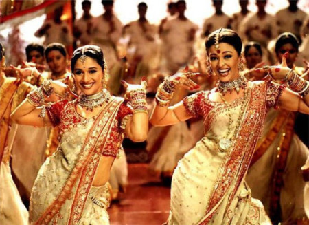 印度电影中为什么总有歌舞