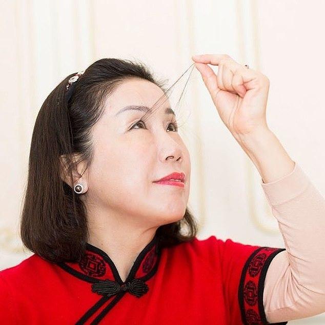 眼睫毛最长的人 睫毛长达20.5厘米
