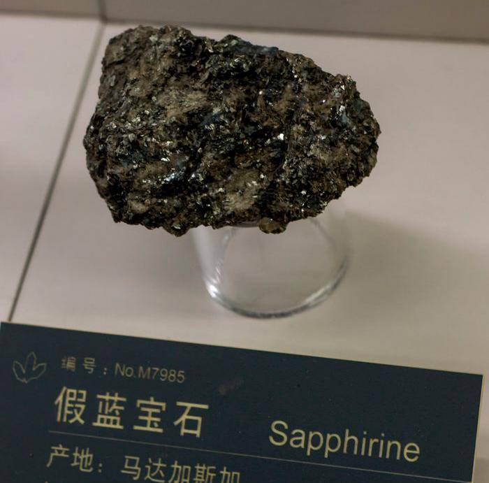 假蓝宝石比蓝宝石还要珍贵