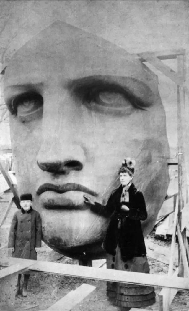 1885年，自由女神像安装前的图