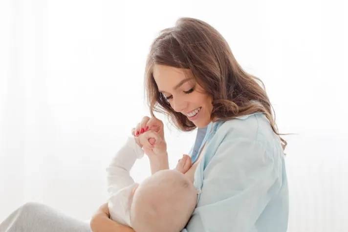 奶粉和母乳的区别是什么 奶粉可以代替母乳吗