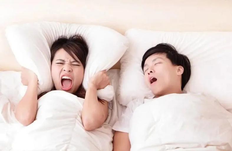 睡觉打呼噜是什么原因造成的