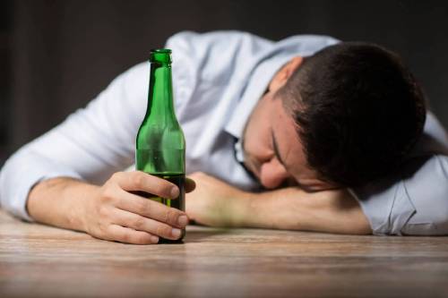 喝酒对心脏伤害大 少喝也会造成损害