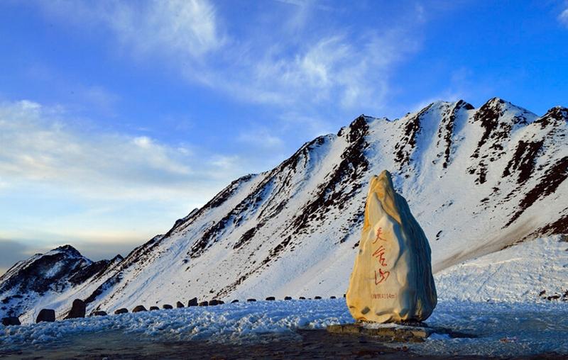 长征途中的第一座大雪山是什么山