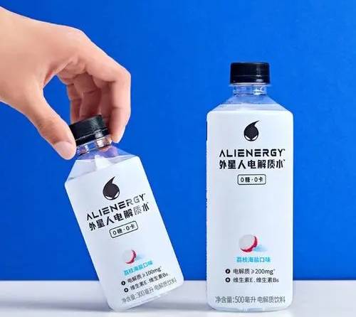【辟谣】得了新冠喝白开水没用 喝电解质水才有效吗